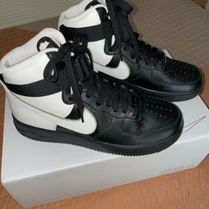 Nike Air Black and White Hi-Top Leather Women’s 8 1/2 Sneakers